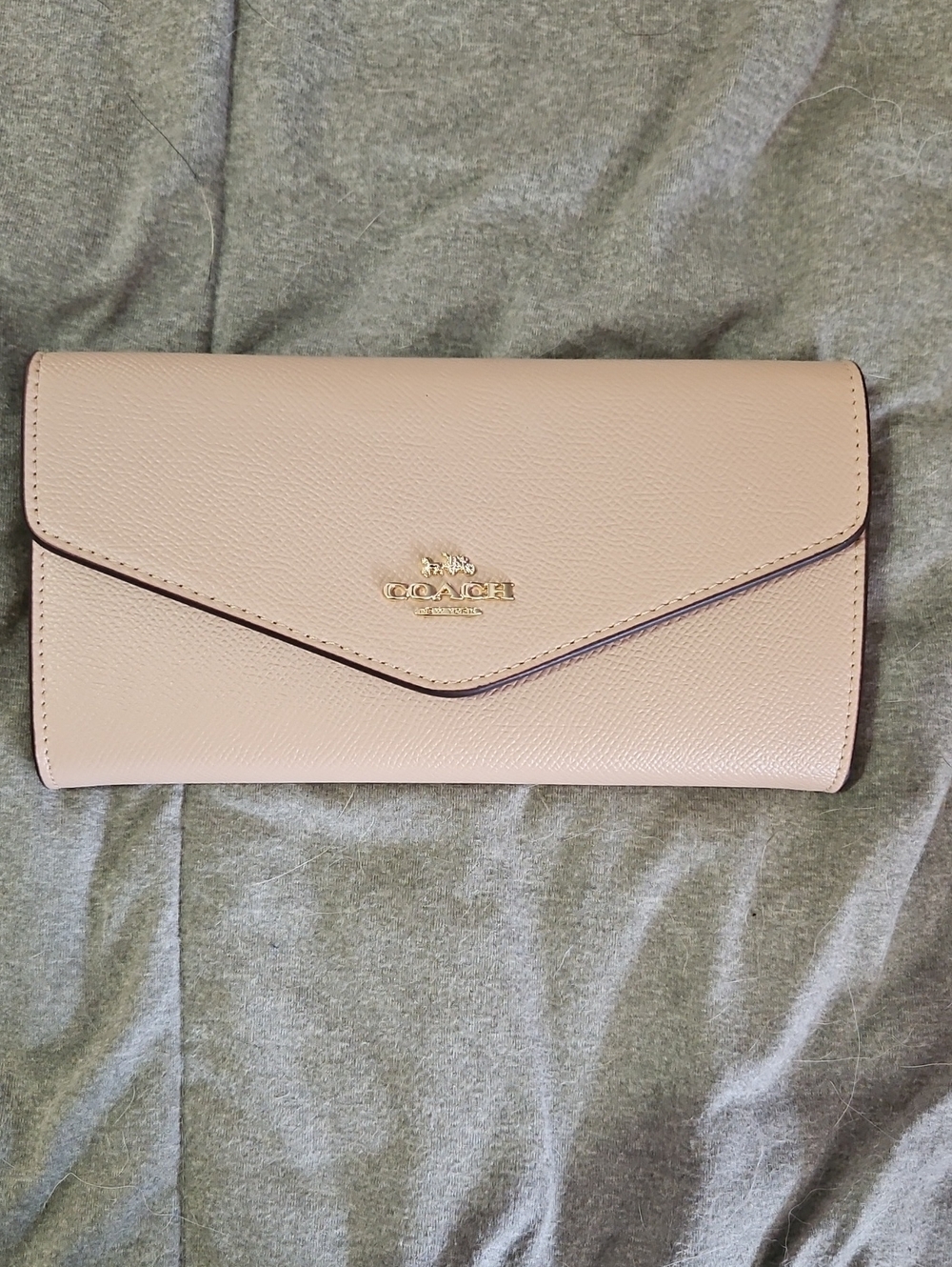 NWT Coach Envelope Wallet in Blush Pink-beige with Gold Logo
